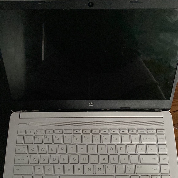 HP LAPTOP - Picture 2 of 3